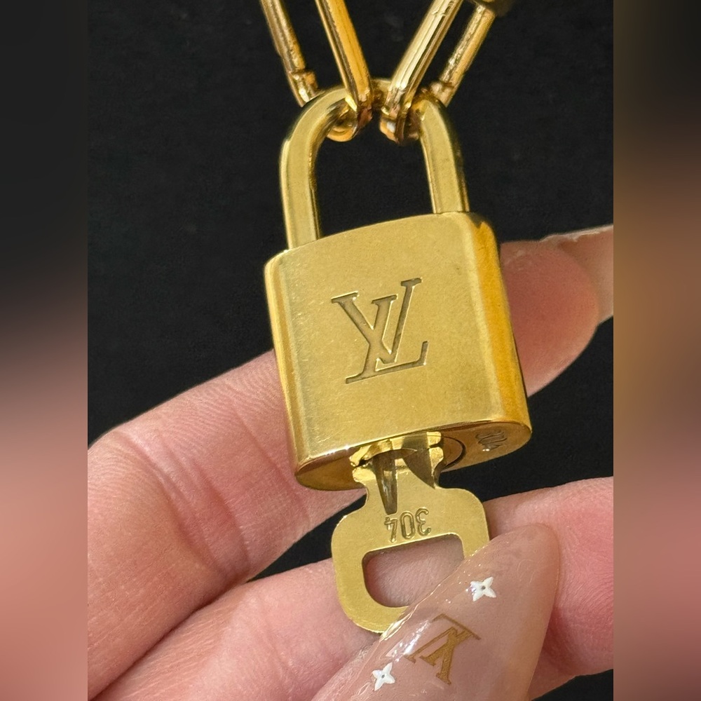 LOUIS VUITTON LOCK AND KEY #304